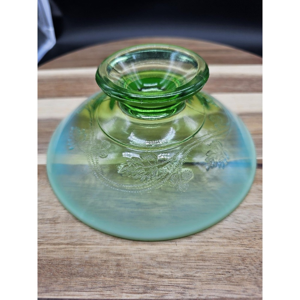 Vintage Green Irridescent Footed Bowl Leaf Berry‎ Design Green Glass - Picture 5 of 10